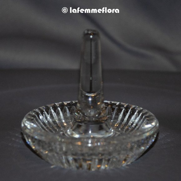 Cut Crystal Ring Holder - Picture 1 of 3